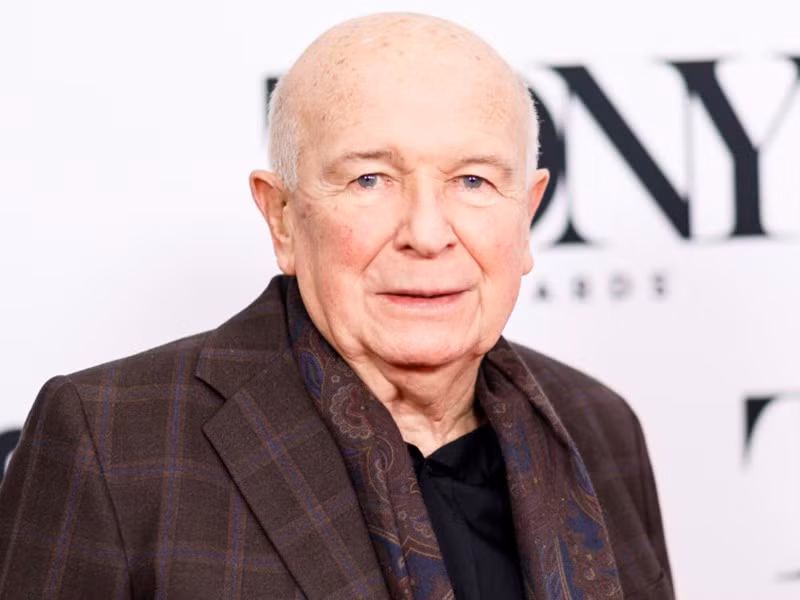 Terrence McNally cũng là một trong những nghệ sĩ quốc tế qua đời vì COVID-19. Ông trút hơi thở cuối cùng ở tuổi 82 tại Mỹ vào tháng 4. Ảnh: Shutterstock