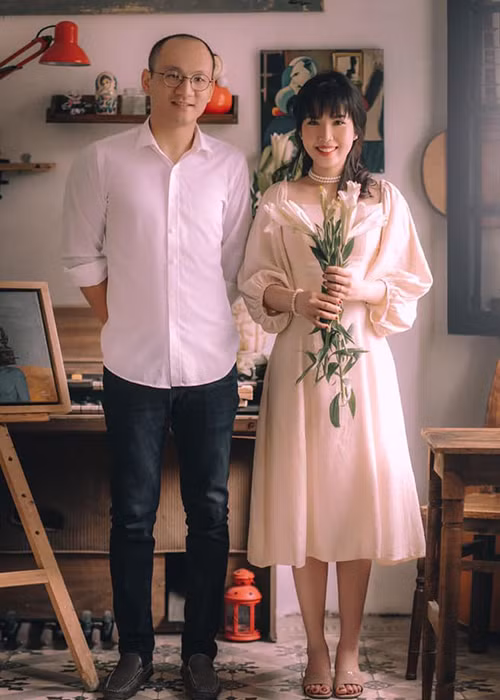 Nam MC "Ai là triệu phú" thường viết lời có cánh cho người bạn đời.