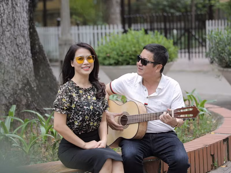 Mối tình với Ý Lan của Chí Trung gặp nhiều sóng gió từ phía cư dân mạng. Tuy vậy, nghệ sĩ Chí Trung luôn lên tiếng bênh vực và bảo vệ bạn gái.