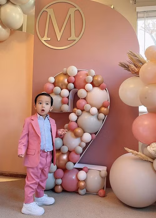 Cậu nhóc ngày càng phổng phao.