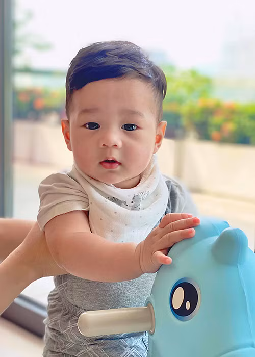 Đặng Thu Thảo khoe con trai 6 tháng tuổi đáng yêu vô đối Dang Thu Thao khoe con trai 6 thang tuoi dang yeu vo doi