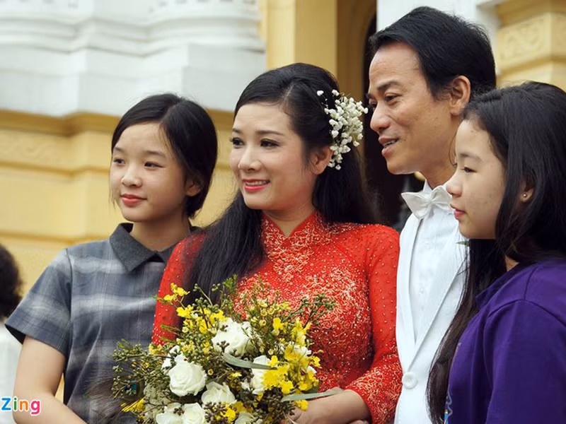 "Qua những gì mà tôi nhìn thấy ở cách anh Chế Phong chăm sóc các con thì quả thực đó là điều mà tôi không mong gì hơn. Thậm chí, nhiều khi anh còn quan tâm tới chúng hơi quá", Thanh Thanh Hiền chia sẻ trên Zing. Ảnh: Zing