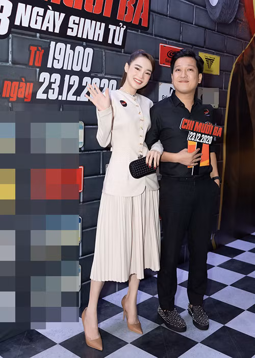Vợ chồng Trường Giang tình tứ dự sự kiện, Nam Em cũng có mặt Vo chong Truong Giang tinh tu du su kien, Nam Em cung co mat