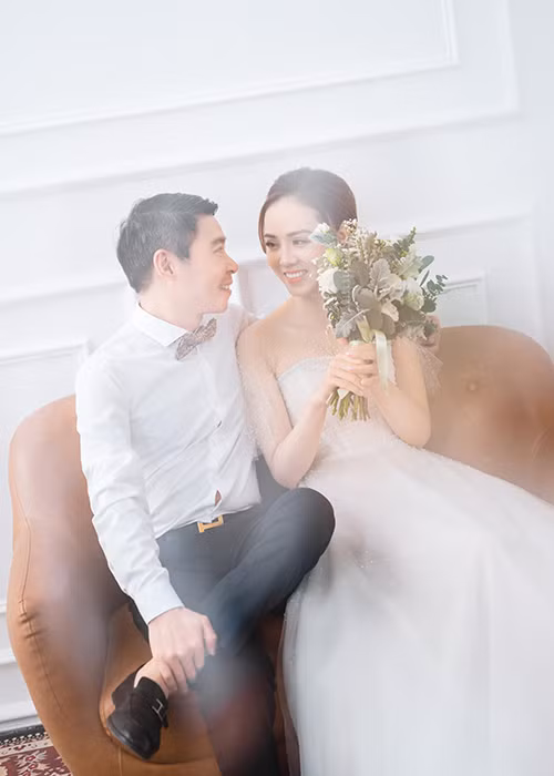 Cặp đôi ban đầu dự kiến tổ chức đám cưới vào giữa năm 2020 nhưng vì tình hình dịch bệnh nên rời đến ngày 2/1/2021.