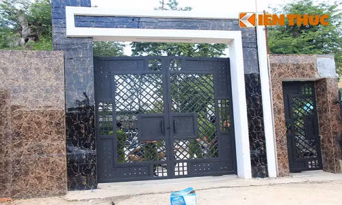 Dung “xat muoi” vao noi dau gia dinh bi tham sat o Binh Phuoc