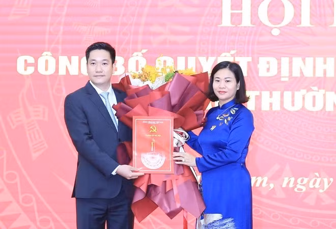 Trước đó, vào tháng 4/2023, UBND TP Hà Nội quyết định điều động, bổ nhiệm ông Nguyễn Huy Cường - Chủ tịch UBND quận Nam Từ Liêm làm Giám đốc sở Sở TNMT.