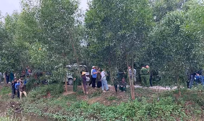  5. Phát hiện nam thanh niên tử vong cạnh bao tải đựng chó: Ngày 26/10, UBND xã Nghi Xuân, huyện Nghi Lộc (Nghệ An) cho biết, trên địa bàn vừa phát hiện nam thanh niên tử vong trong rừng tràm chưa rõ nguyên nhân. Danh tính nạn nhân nhanh chóng được xác định tên là H. (SN 2001), trú tại xã Phúc Thọ, huyện Nghi Lộc.
