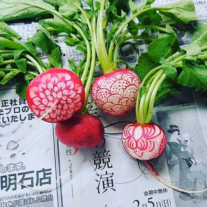Được biết, nghệ sĩ Gaku thực hiện những tác phẩm điêu khắc trên rau củ quả theo phong cách mukimono, một nghệ thuật trình bày món ăn cầu kỳ của Nhật Bản. (Nguồn Bored Panda)