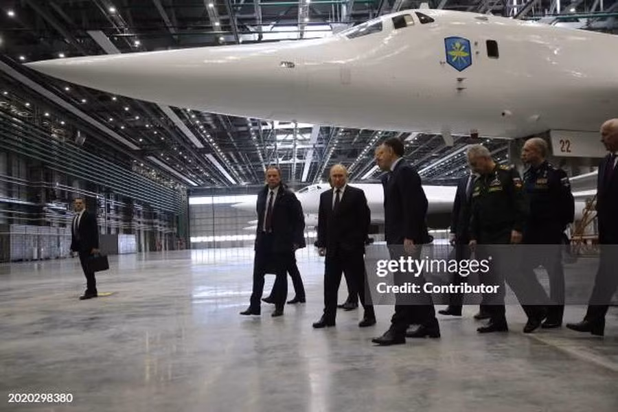 Bên trong nhà máy sản xuất hàng loạt oanh tạc cơ Tu-160M của Nga - Hình 9 Ben trong nha may san xuat hang loat oanh tac co Tu-160M cua Nga-Hinh-9