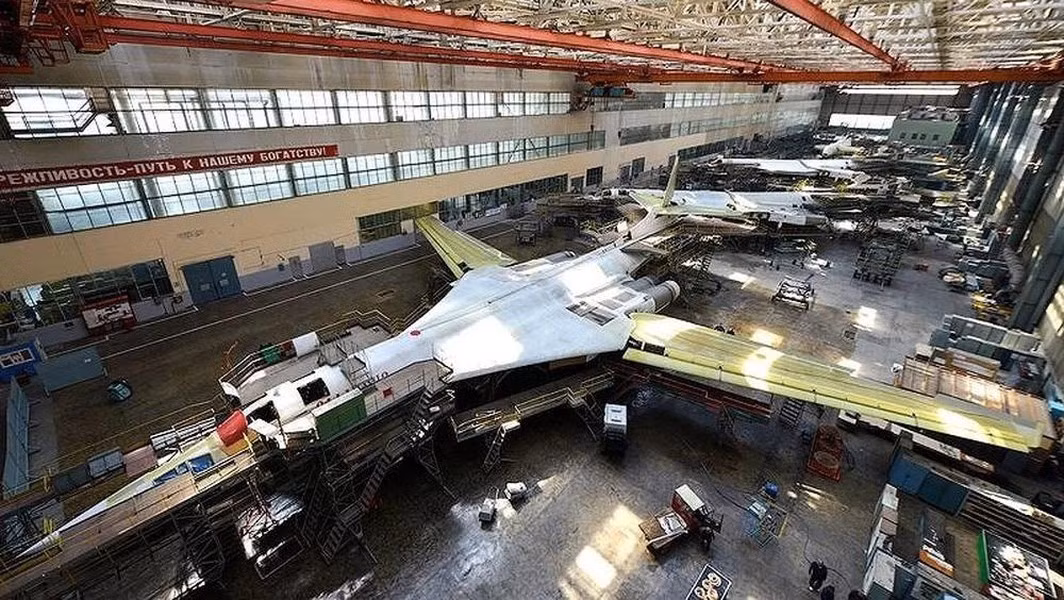 Bên trong nhà máy sản xuất hàng loạt oanh tạc cơ Tu-160M của Nga - Hình 10 Ben trong nha may san xuat hang loat oanh tac co Tu-160M cua Nga-Hinh-10