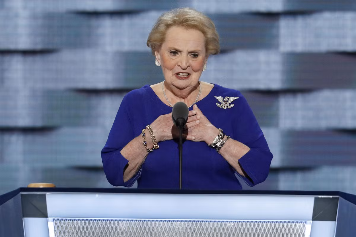 Madeleine Korbel Albright là người phụ nữ đầu tiên trở thành Bộ trưởng Ngoại giao Hoa Kỳ. Bà được Tổng thống Bill Clinton đề cử vào chức vụ này vào ngày 5/12/1996 và nhậm chức vào ngày 23/1/1997 sau khi được Thượng viện Hoa Kỳ phê chuẩn với tỷ lệ phiếu tuyệt đối 99-0.