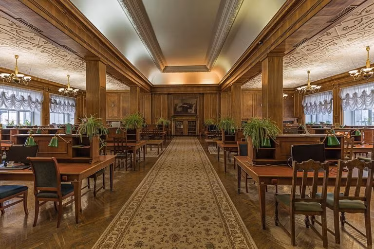 Thư viện Nhà nước Nga nằm ở trung tâm Moscow, là thư viện lớn nhất Châu Âu và cũng là thư viện lớn thứ hai trên thế giới, nơi chứa hơn 47 triệu ấn phẩm và tài liệu bằng 367 ngôn ngữ trên thế giới.