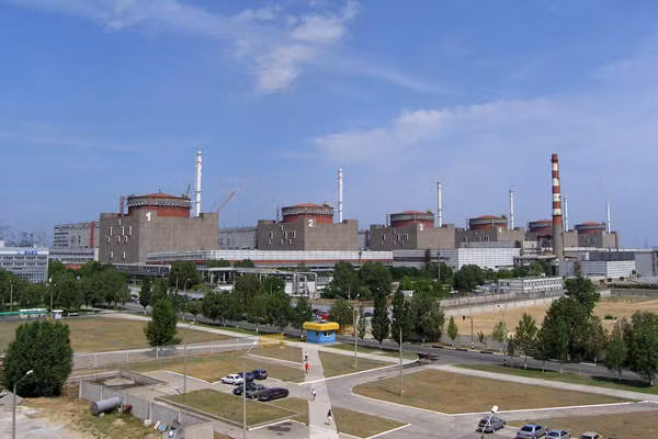 Nhà máy có tầm quan trọng chiến lược đối với Nga vì nó chỉ cách Crimea, bán đảo mà Nga sáp nhập năm 2014, khoảng 200 km và 550 km về phía đông nam của Kiev.