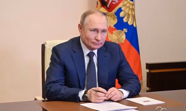 Theo Kremlin, Tổng thống Putin có thể nói thành thạo hai ngoại ngữ là tiếng Đức và tiếng Anh.