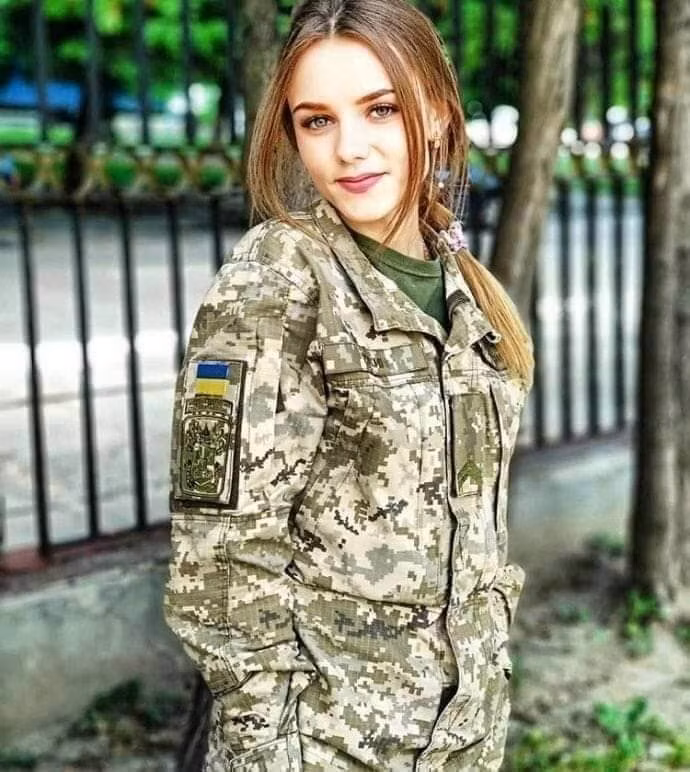 Natasha Perakov được cho là nữ phi công lái máy bay chiến đấu đầu tiên của Ukraine.