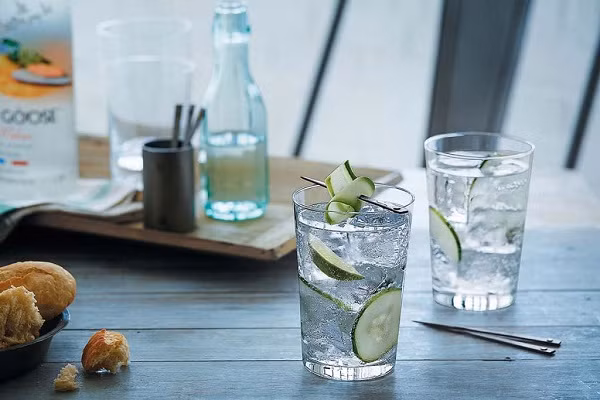 Vào thế kỷ 14, Đại sứ Anh tại Moscow nhận xét Vodka là "đồ uống quốc dân" của Nga.