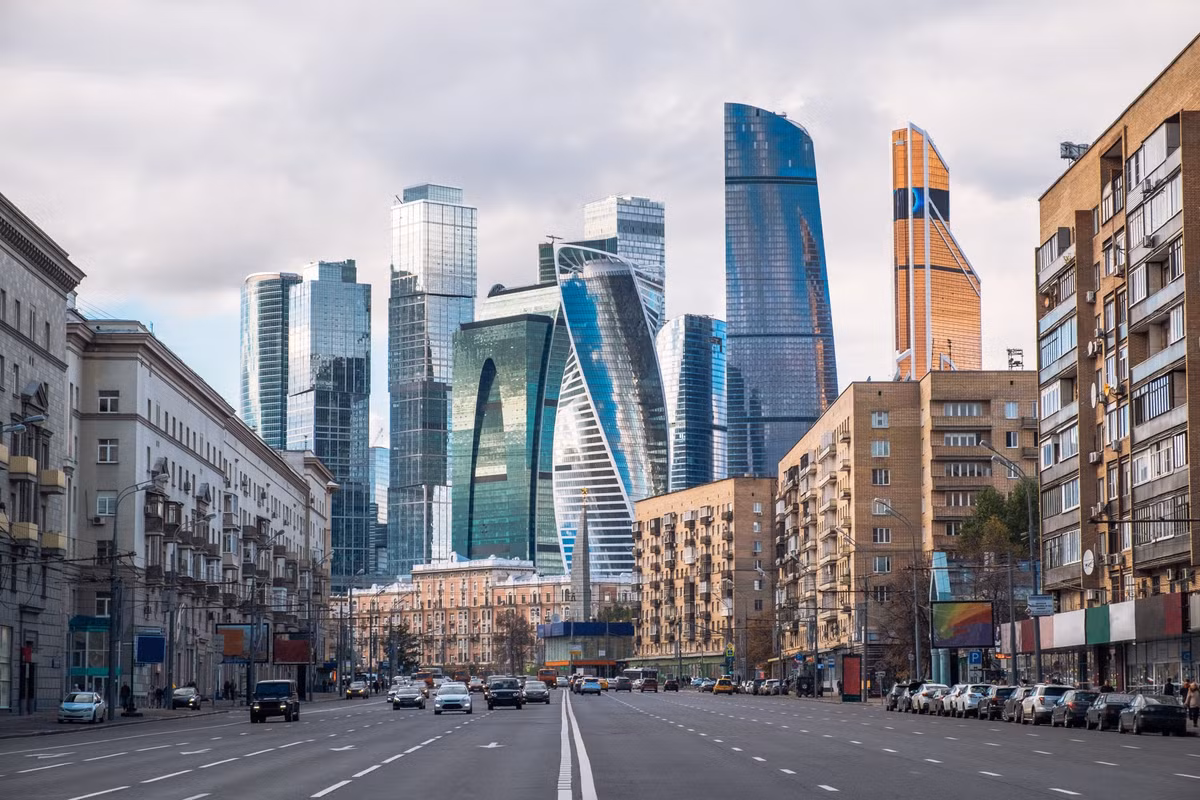 Năm 1547, Ivan Bạo chúa lên ngôi làm Sa hoàng, nhà nước được đặt tên là Moscow Tsardom.