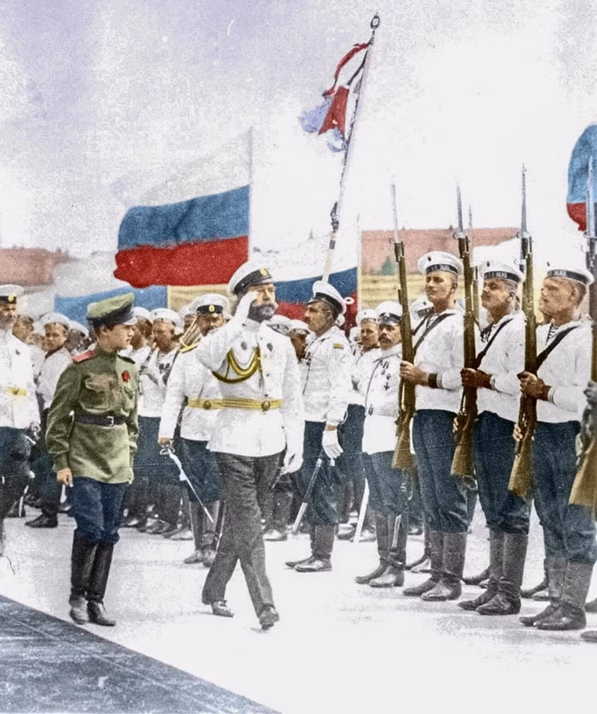 Lá cờ trắng-xanh-đỏ trở thành quốc kỳ chính thức của nước Nga dưới thời Sa hoàng Nicholas II vào năm 1896,...