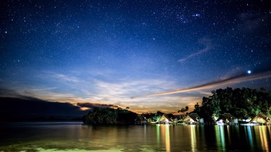 Khoảng 20 năm trước, Raja Ampat từng suy tàn do tình trạng đánh bắt cá thương mại thiếu kiểm soát và các hoạt động không bền vững.