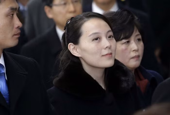 Kim Yo-Jong được cho là sinh ngày 26/9/1987, là con gái út của cựu lãnh đạo tối cao Kim Jong-il, em gái Chủ tịch Triều Tiên đương nhiệm Kim Jong-un.
