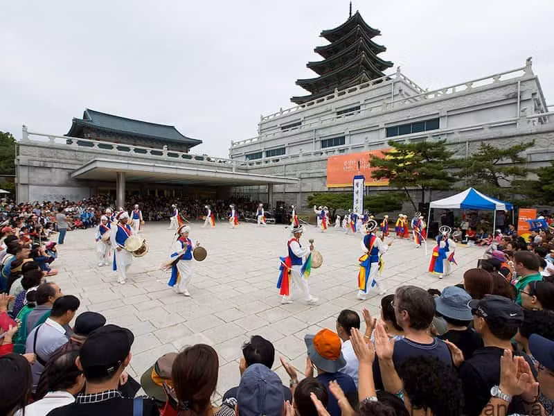 Tại các địa phương, sẽ tổ chức lễ hội để chào đón lễ Chuseok.