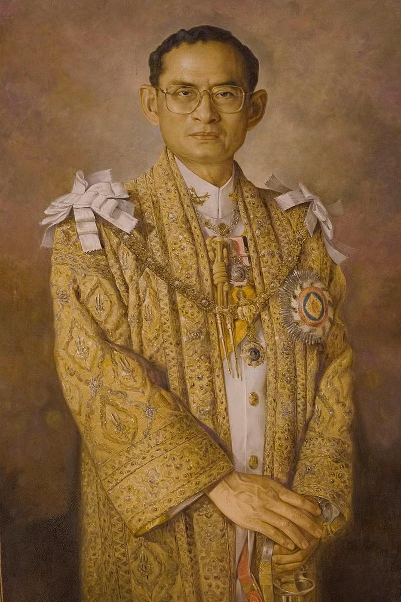 Bhumibol Adulyadej, Bhumibol Đại đế hay Vua Rama IX, là quốc vương Thái Lan trị vì từ ngày 9/6/1946, được xem là quân vương trị vì lâu thứ hai thế giới, đồng thời là vị vua trị vì lâu nhất trong lịch sử Thái Lan với 70 năm, 126 ngày tại vị.