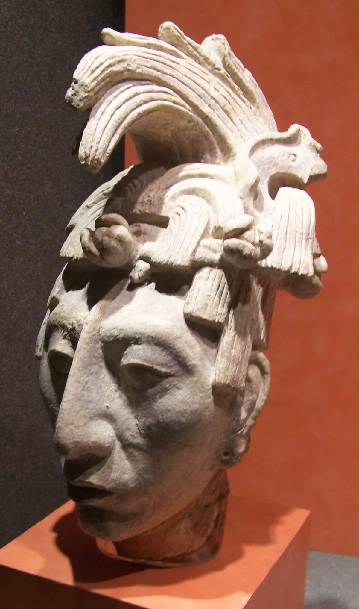 K'inich Janaab' Pakal là vua xứ Palenque. Trong suốt triều đại dài khoảng 68 năm, thời kỳ trị vì dài nhất được biết đến trong lịch sử Tây bán cầu, vua Pakal chịu trách nhiệm cho việc xây dựng hay mở rộng một số chữ khắc còn sót lại. Đây cũng là kiến trúc hoành tráng đáng chú ý nhất của Palenque.