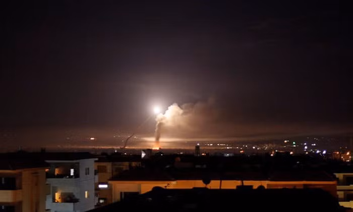 Một điều thực tế là cả Iran và Syria đều chưa từng chủ động tấn công Israel, nhưng Israel thường xuyên tiến công vào các mục tiêu của Iran (trên lãnh thổ Syria) và Syria; và trên thực tế, chiến chiến tranh trực tiếp giữa Iran và Israel sẽ khó xảy ra, nhưng vẫn có một cuộc chiến thực sự giữa 2 nước trên lãnh thổ Syria. Video Mỹ tấn công mạng vào hệ thống tên lửa Iran - Nguồn: VTC