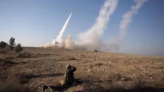Về phía Israel, họ cũng không muốn một cuộc chiến toàn diện với Tehran, mà chỉ tiến hành không kích các căn cứ quân sự của Iran trên lãnh thổ Syria. Trên thực tế, Syria từ lâu đã trở thành chiến trường chính giữa Israel và Iran, và trở thành nơi thử nghiệm một số vũ khí của Israel; thậm chí là cả máy bay chiến đấu tàng hình F-35I.
