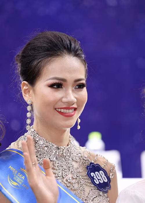 Một số cư dân mạng nhận xét, nhan sắc hiện tại của Hoa hậu Phương Khánh khác so với trước đây. Ảnh: Thế giới trẻ