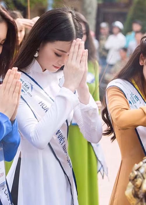 Tân Hoa hậu Trái đất diện trang phục nào cũng đẹp mê hồn nhờ hình thể chuẩn.