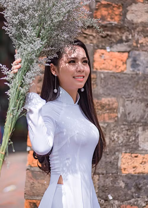 Người đẹp sinh năm 1999 khẳng định cô đủ điều kiện đăng quang.