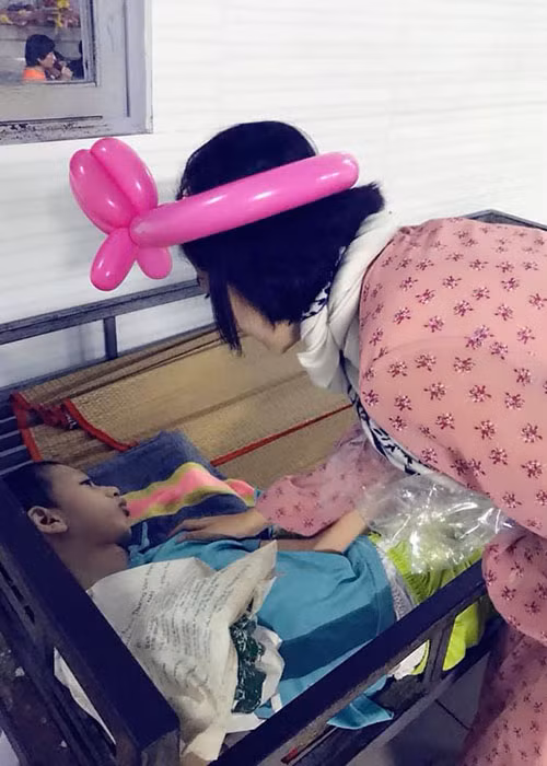Đăng tải loạt ảnh, Mai Phương nhắn nhủ con gái: "Biết cảm nhận, sẻ chia nhiều hơn con nhé".