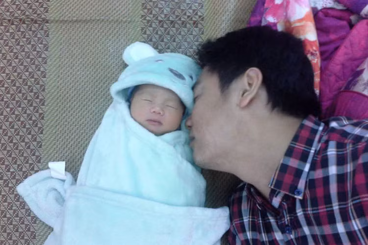 Sau đám cưới, bà xã của Đồng Thanh Bình hạ sinh con trai đầu lòng. Hiện tại, vợ chồng nam diễn viên đang háo hức chờ đợi thiên thần nhỏ thứ hai chào đời. Ảnh: Thế giới trẻ