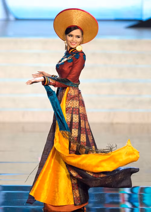 Trang phục của Diễm Hương lọt top 10 Trang phục truyền thống xuất sắc nhất. Ảnh: Ngôi sao