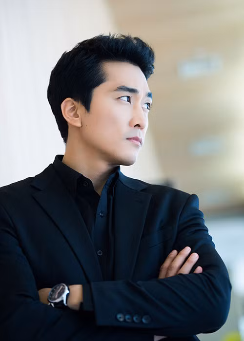 Vẻ nam tính, lịch lãm của diễn viên Song Seung Hun đốn tim người hâm mộ trong nhiều năm nay. Ảnh: Naver