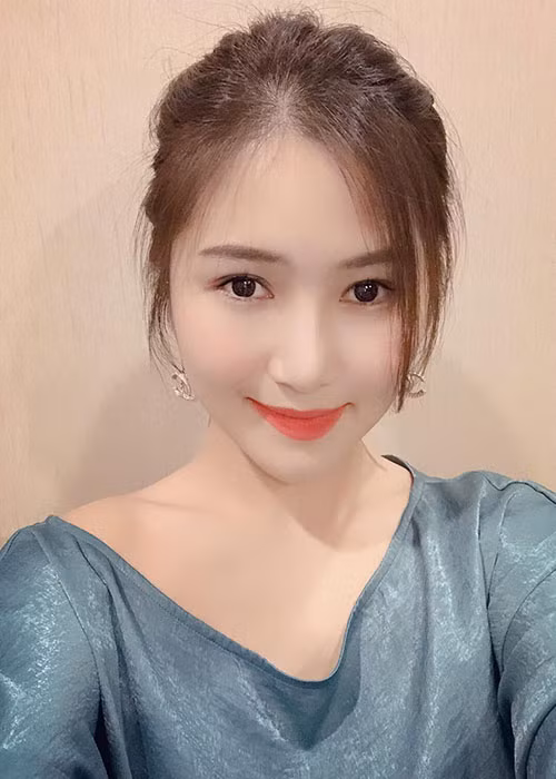 Sau 6 năm bước vào làng giải trí, nữ ca sĩ Hương Tràm hiện là cái tên rất đắt show.