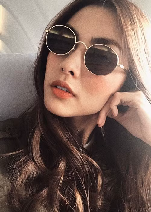 Hiện, vợ chồng Tăng Thanh Hà tận hưởng kỳ nghỉ riêng tư. Theo cuộc trò chuyện giữa nữ diễn viên với một người bạn trên mạng xã hội, cô rất nhớ các con ở nhà.