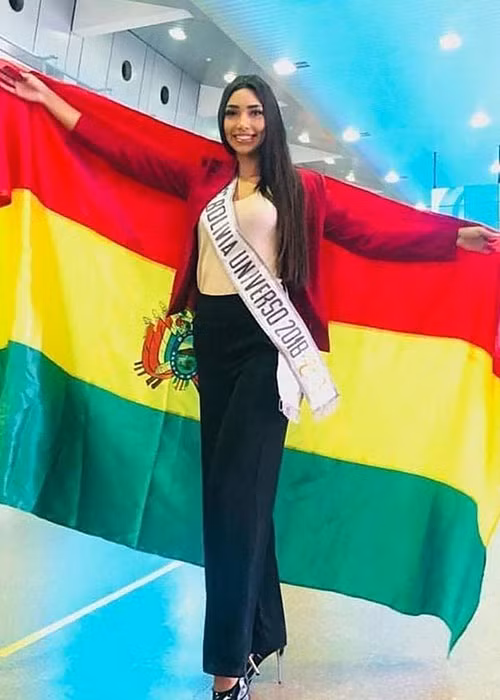 Người đẹp Bolivia rạng rỡ lên đường.