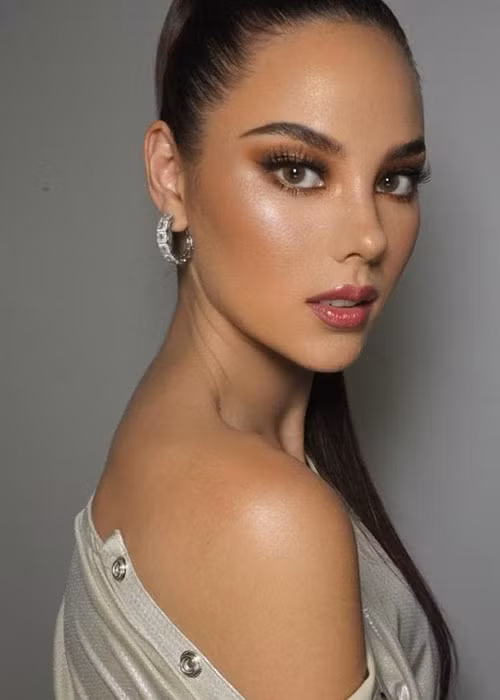 Vượt mặt đại diện Việt Nam H'hen Niê là đại diện Philippines và Nam Phi. Theo Global Beauties, người đẹp đến từ Philippines sẽ đoạt vương miện.