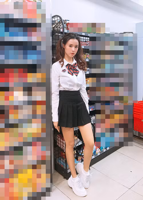 Midu tập trung kinh doanh và thỉnh thoảng mới tham gia hoạt động nghệ thuật. Cô chưa công khai thêm mối quan hệ tình cảm nào trong khi tình cũ của cô đang hẹn hò hot girl Xuân Thảo.