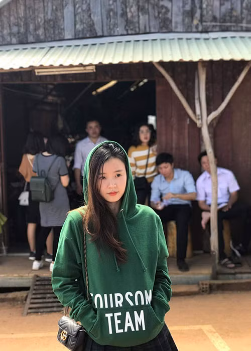 Gắn liền với hình ảnh ngoan hiền, Midu ngày càng được nhiều người yêu mến.