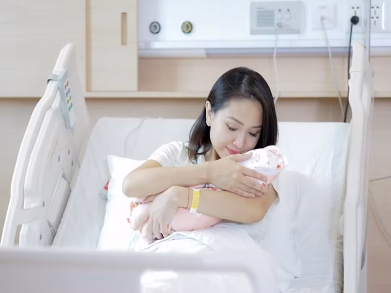 Vân Hugo sinh con vào ngày 17/5 tại một bệnh viện quốc tế.