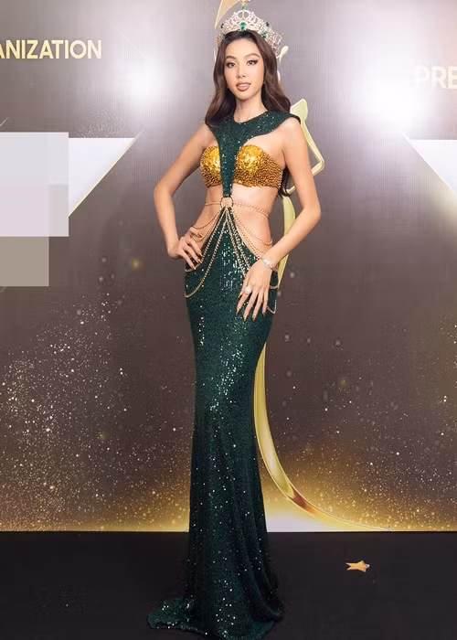 Dàn hậu đình đám Tiểu Vy, Thùy Tiên, Đỗ Thị Hà đọ dáng gợi cảm Dan hau dinh dam Tieu Vy, Thuy Tien, Do Thi Ha do dang goi cam