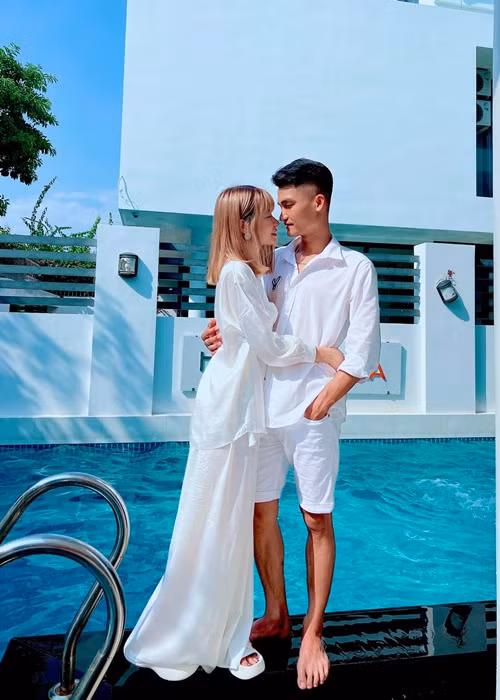 Kỳ nghỉ trăng mật của vợ chồng nam diễn viên hài kéo dài chỉ 1 ngày.
