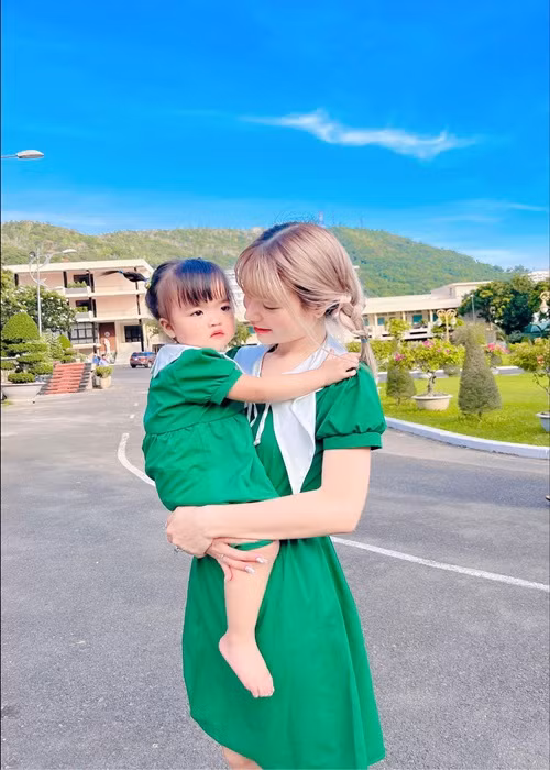Con gái của Mạc Văn Khoa và Thảo Vy hiện tại được gần 2 tuổi.
