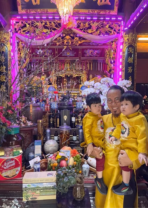 Vượng Râu đón 3 cô con gái gia nhập tổ ấm trước khi có cặp song sinh quý tử. Ảnh: FBNV