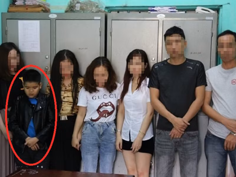 Diễn viên “Cu Thóc” cũng vướng vào ồn ào tương tự. Nam diễn viên trẻ bị bắt vì sử dụng ma túy cùng một số người trong quán karaoke. Ảnh: VTC