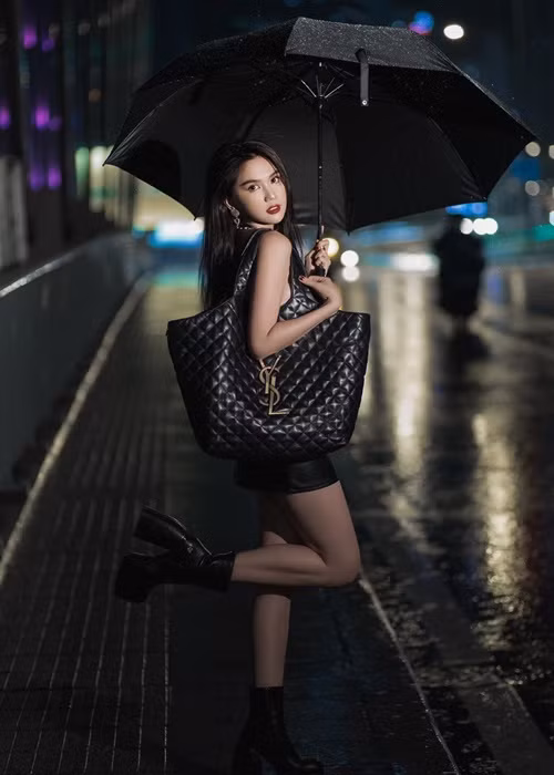 Minh Phương - quản lý của Ngọc Trinh cho biết, cô và Ngọc Trinh mua chung lô đất. Theo Minh Phương, cả hai mới xong thủ tục đặt cọc, chưa đến giai đoạn công chứng, sang tên nên tra không ra tên Ngọc Trinh là điều hiển nhiên.