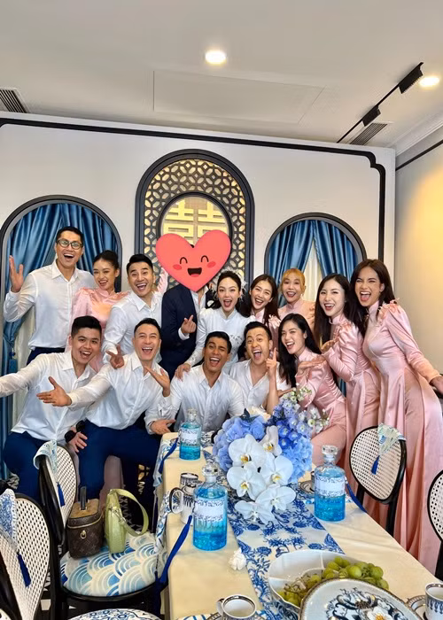 Người bạn đời của Minh Hằng vẫn giấu mặt trong lễ gia tiên. Ảnh: FB Lương Mạnh Hải
